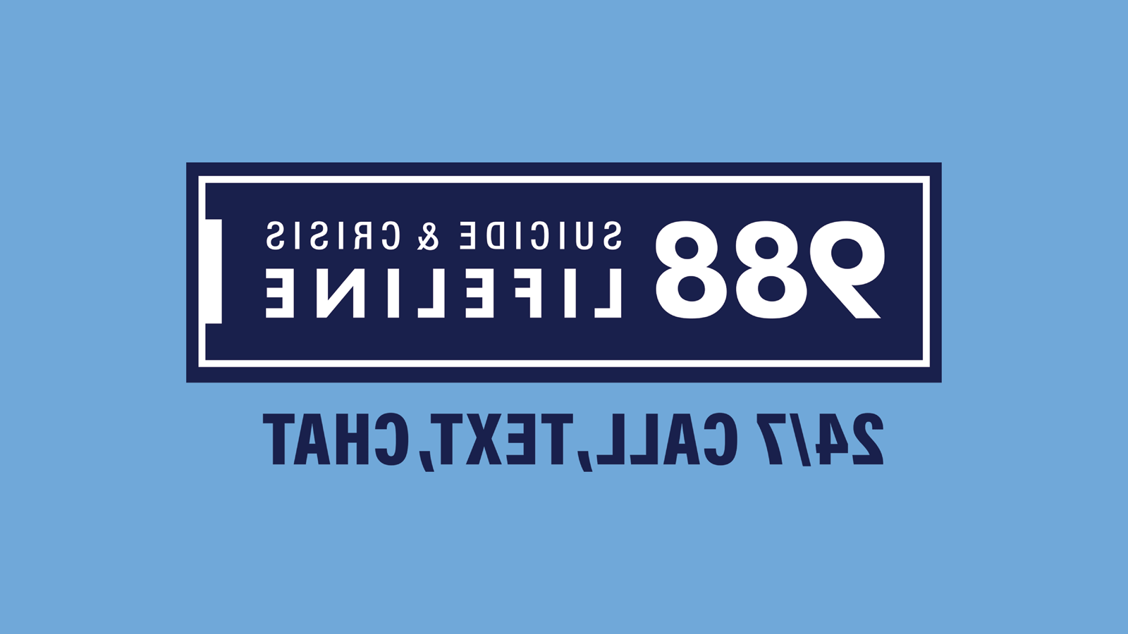 988自杀和危机救生索是用白色字体在一个藏蓝色矩形内，一个白色轮廓被一个藏蓝色轮廓包围. 24/呼叫，文本，聊天是在深蓝色字体下的矩形框. 背景是一个天蓝色的矩形.